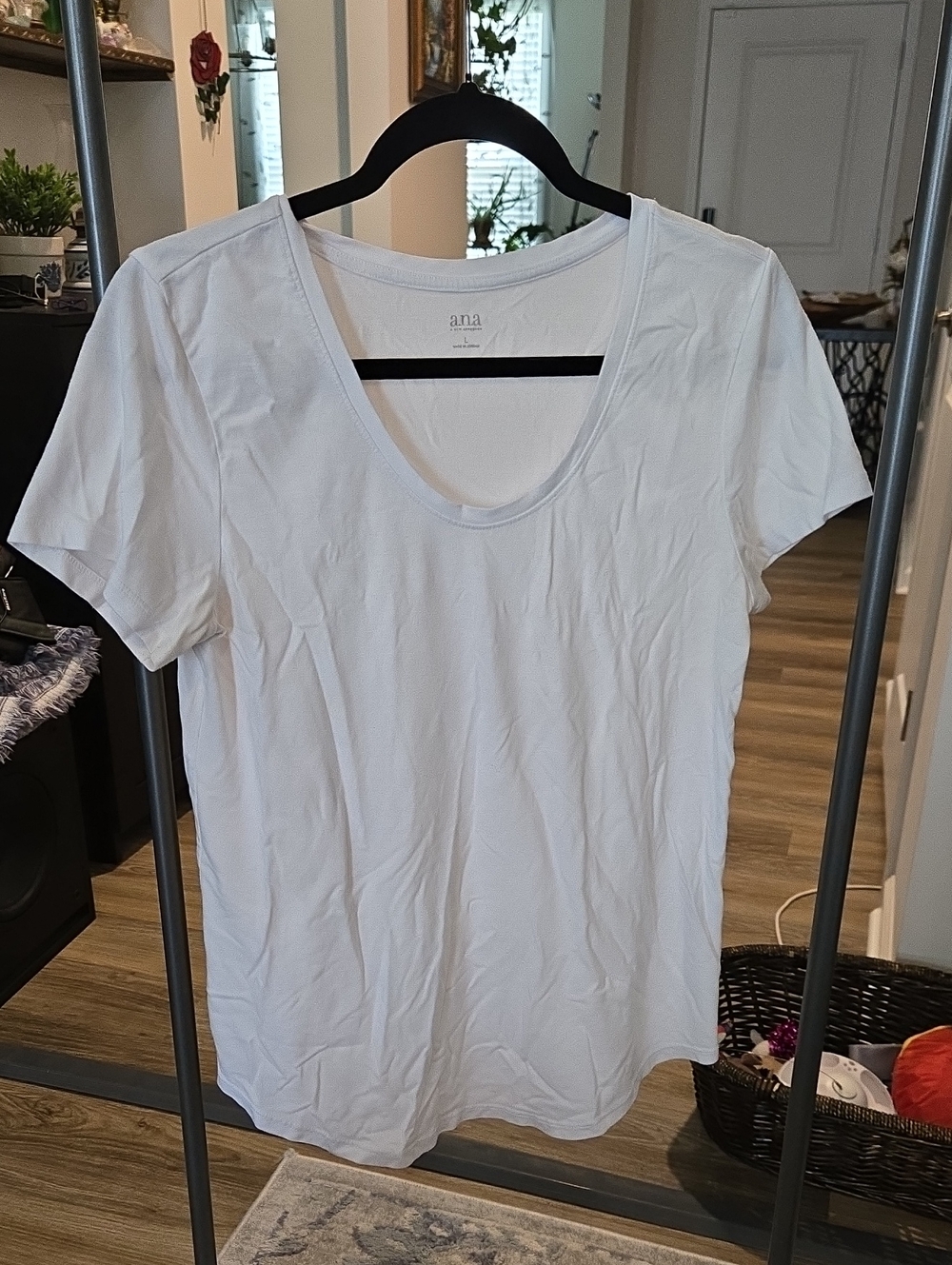 a.n.a White Scoop Neck Short Sleeve Tee